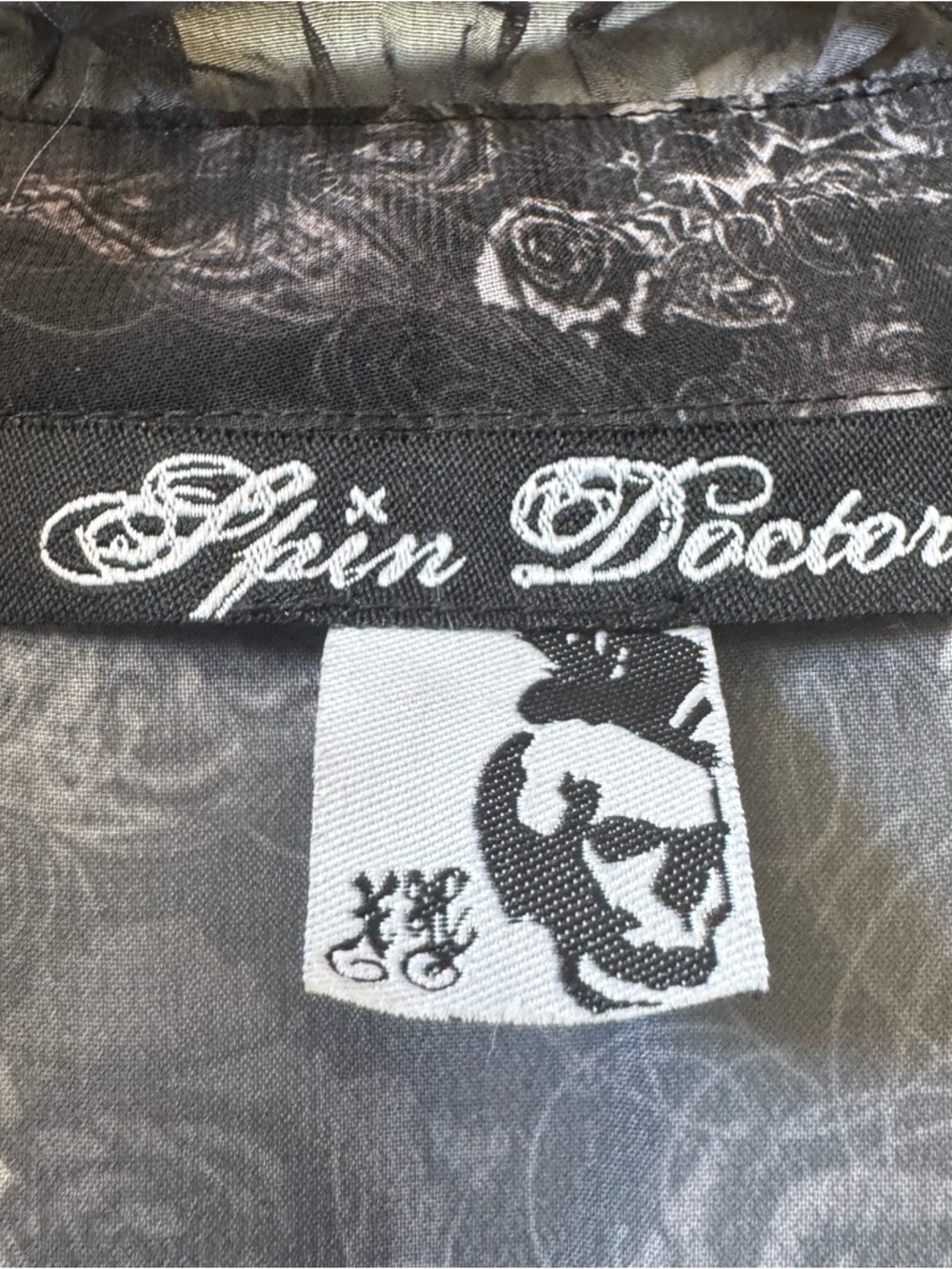 Spin Doctor skulls & floral button front lace neck blouse 💜 - Picture 4 of 5